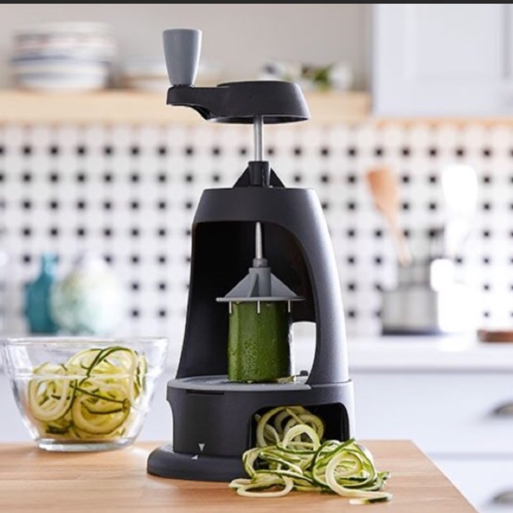 NWT Pampered Chef Veggie Spiralizer